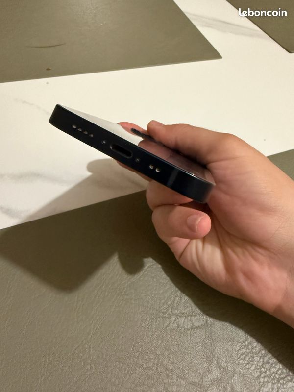 IPhone 12 Mini 64GB Noir Excellent État (image 3)