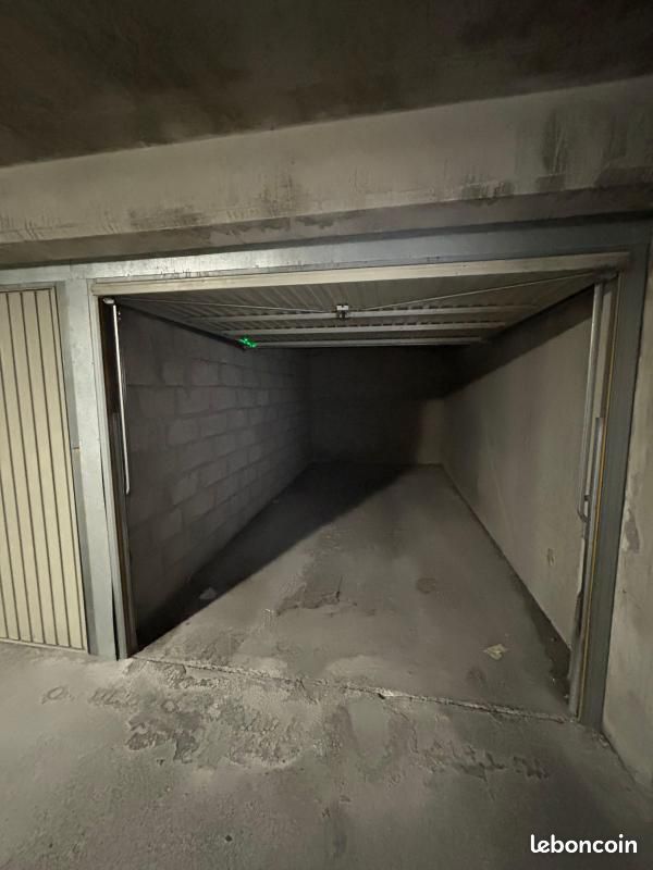 Parking 11 m² · à Lyon · 11 m² · 24 000 €