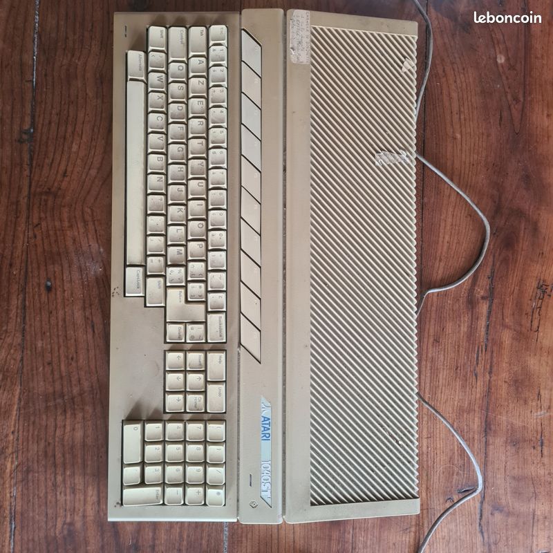 Classeur Atari 1040 ST D'époque – 42 Disquettes Et Intercalaires – Vintage