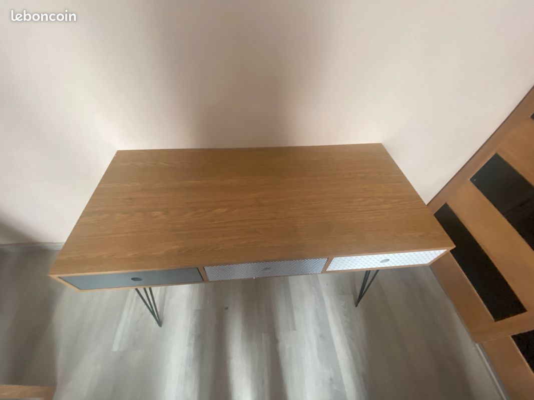 Bureau (image 2)
