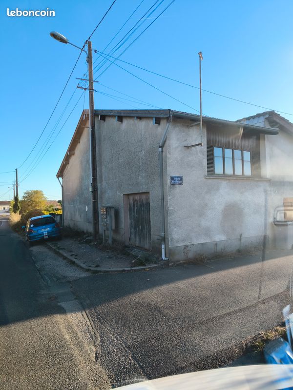 Maison 3 pièces 100 m² · à La Chapelle-de-Guinchay · 100 m² · 68 000 €