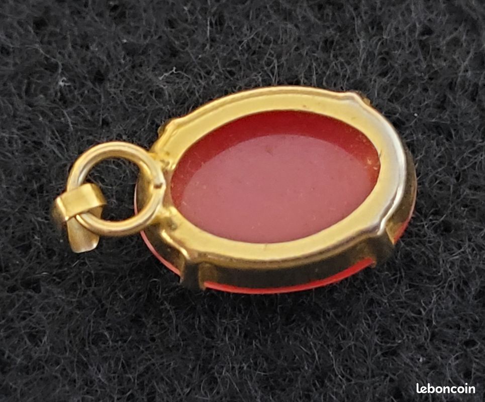 Pendentif Plaque Or Avec Pierre Rose Et Chaîne Plaquée Or - Occasion - Bijou Fantaisie