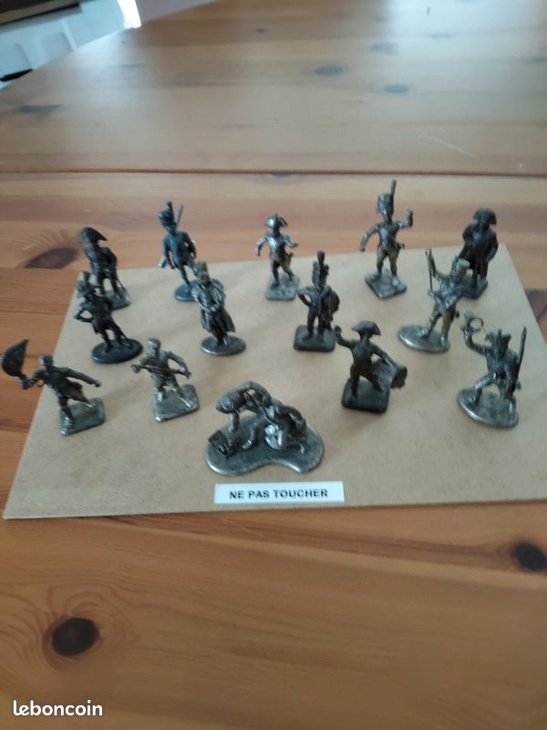 Collection rare de figurines militaires miniatures napoléoniennes en