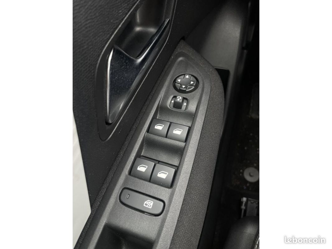 CITROEN C4 BUSINESS HYBRIDE 136ch S&S e-DCS6 (image 19)