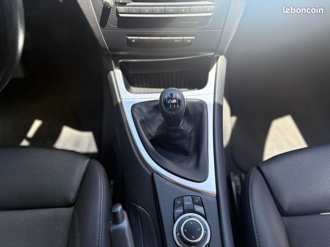 BMW SERIE 1 E87 LCI 120d 177 ch Sport Design - Pack M Complet - TOIT OUVRANT - SIEGES ELECTRIQUE/CHAUFFANT (image 17)