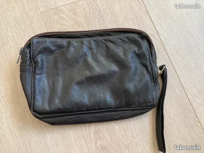 Pochette Portable Vintage En Cuir Véritable Homme - Marque Le Tanneur, Occasion Avec Patine