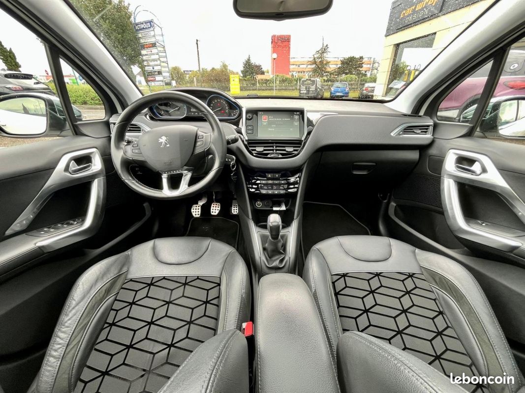 Peugeot 208 1.2 puretech 110ch feline 5cv 5p (image 13)