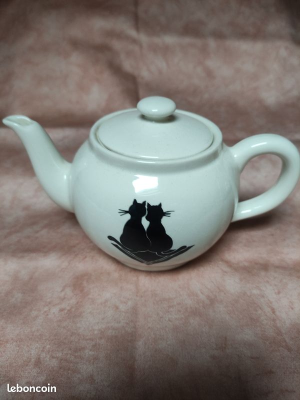 Théière Anglaise Maison En Porcelaine émaillée Et Biscuit Staffordshire Barbotine Cottages Christopher Wren