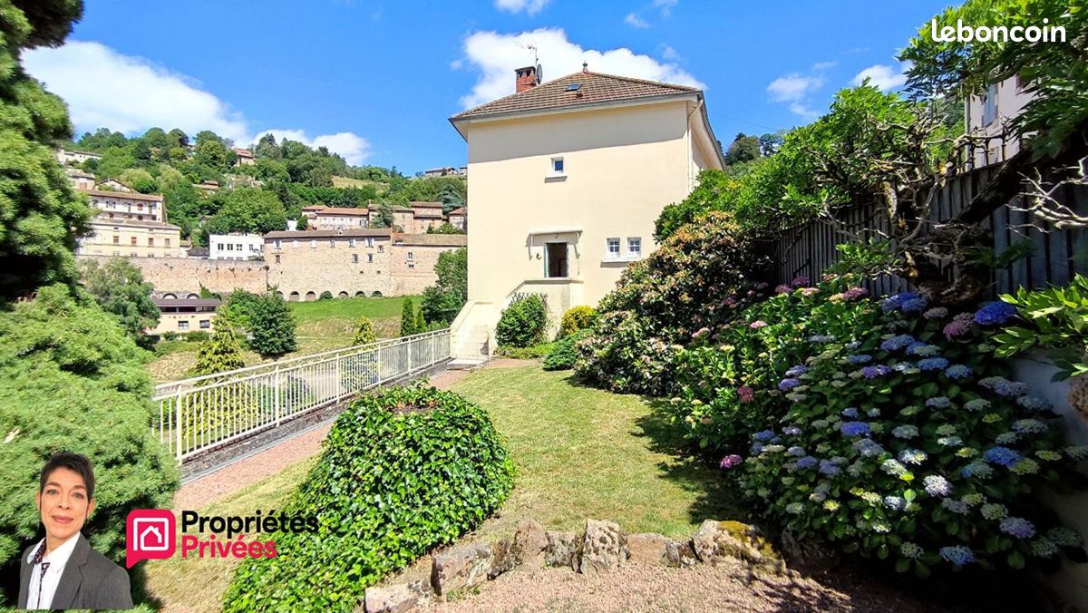 Maison 14 pièces 320 m² · à Thizy-les-Bourgs · 320 m² · 225 000 €