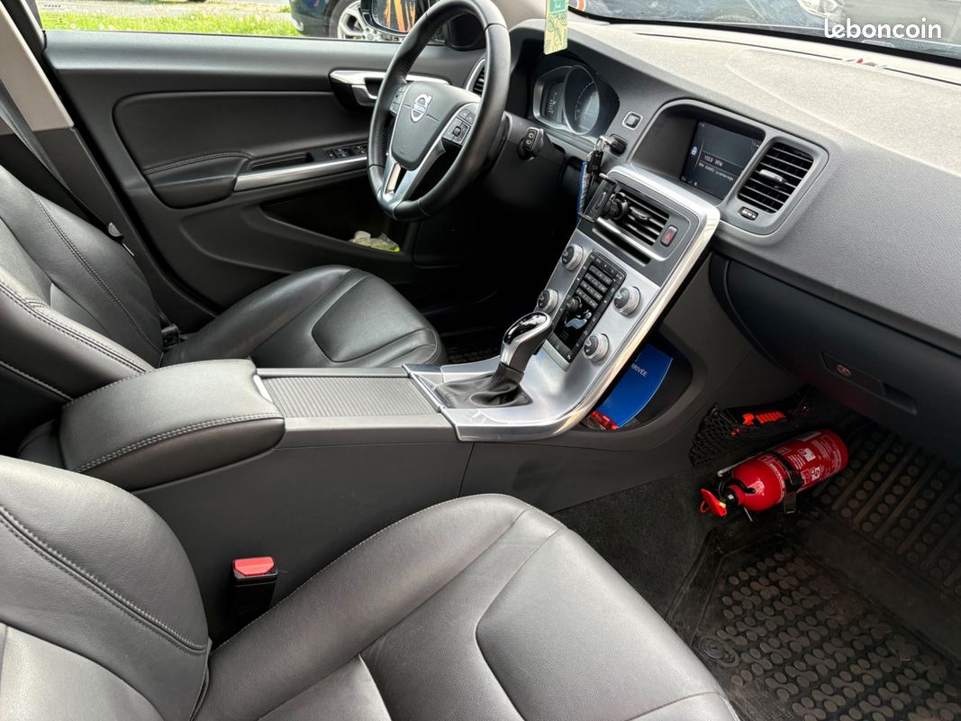 VOLVO V60 CROSS-COUNTRY 2.0 150ch PLUS D3 GEARTRONIC ENTRETIEN CONSTRUCTEUR (image 27)