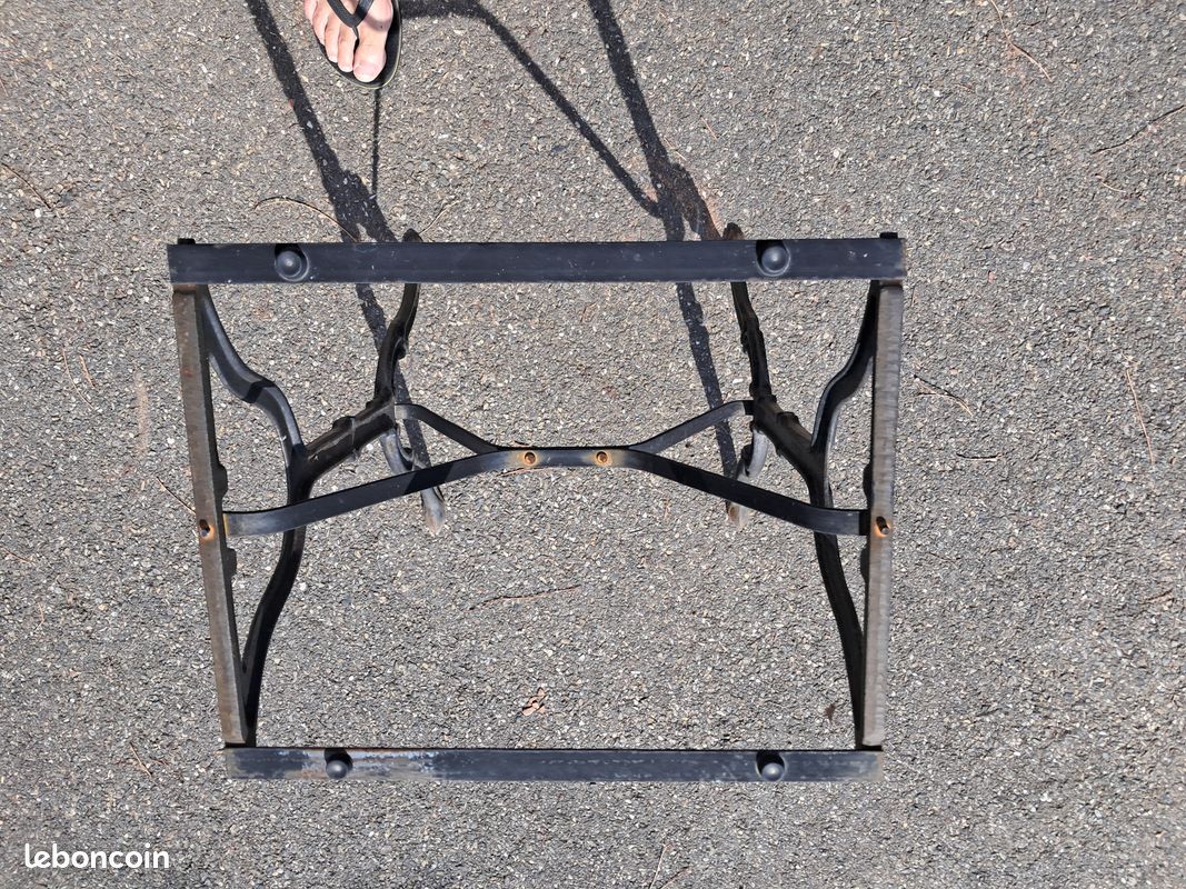 Pied de table en fonte (image 3)