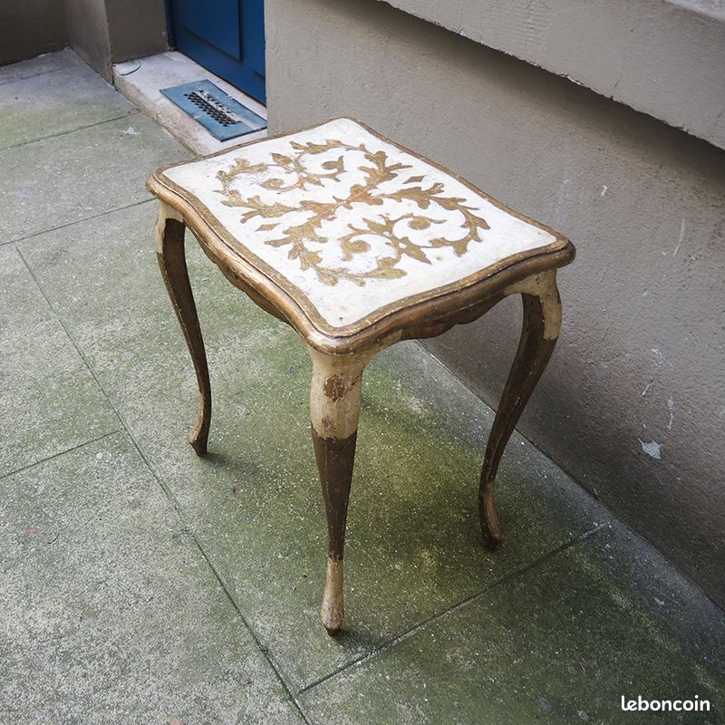 Table basse blanche bois naturel sculpté style vintage élégance Muebles