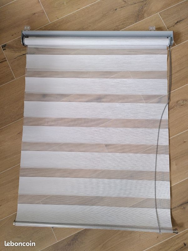 Store Castorama fenêtre 75 cm large (image 1)