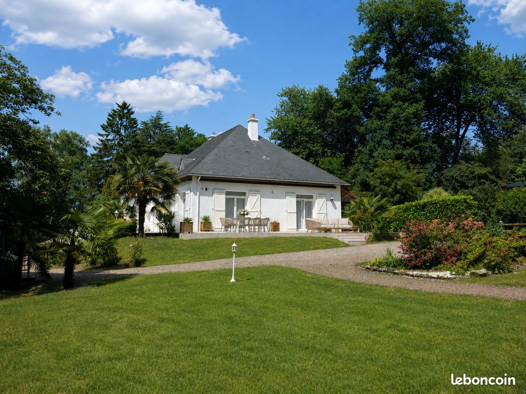 Maison 6 pièces 210 m² · à Saint-Jean-la-Poterie · 210 m² · 490 000 €