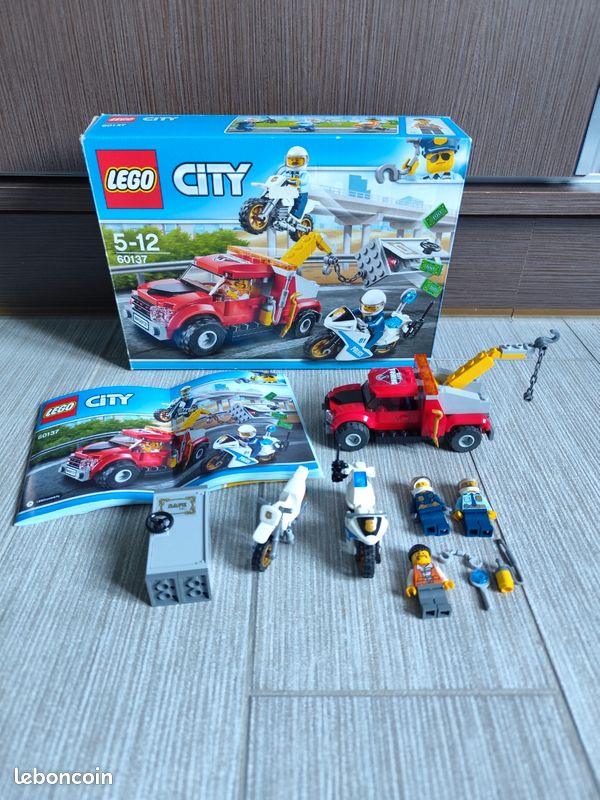 Lego 60137 La poursuite du braqueur (image 1)