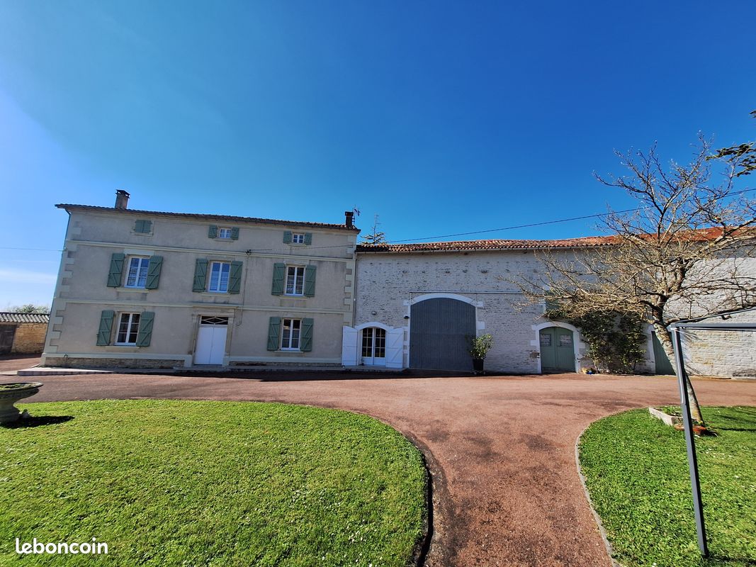 Maison 7 pièces 209 m² · à Brettes · 209 m² · 250 000 €