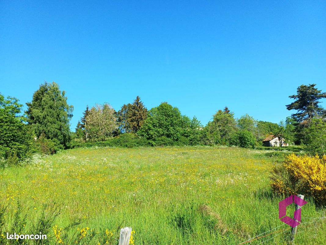 Terrain 2018 m² · à Bellevue-la-Montagne · 2 018 m² · 27 400 €