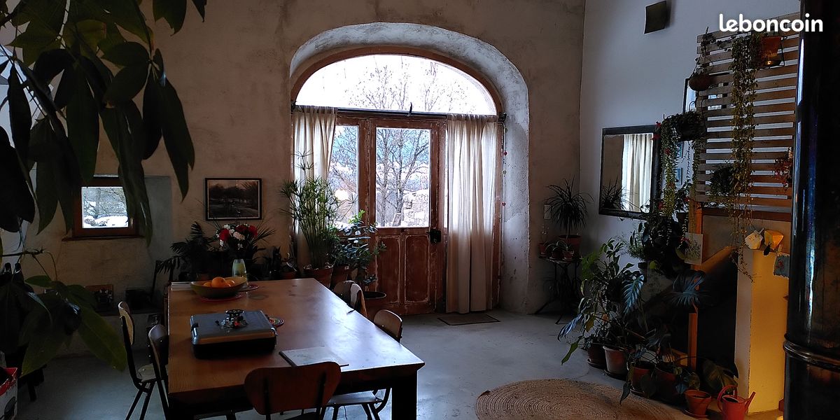 Maison en pierre, jardin et bassin naturel (image 4)