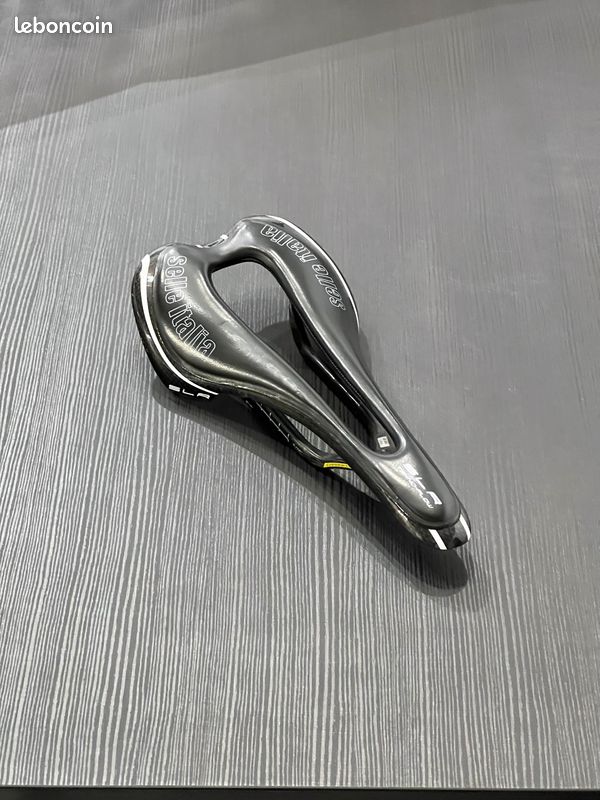Selle en carbone Italia Kronos Tekno Flow L 145 x 265 mm 220 g rail en Selle en carbone Italia Kronos Tekno Flow L 145 x 265 mm 220 g rail en