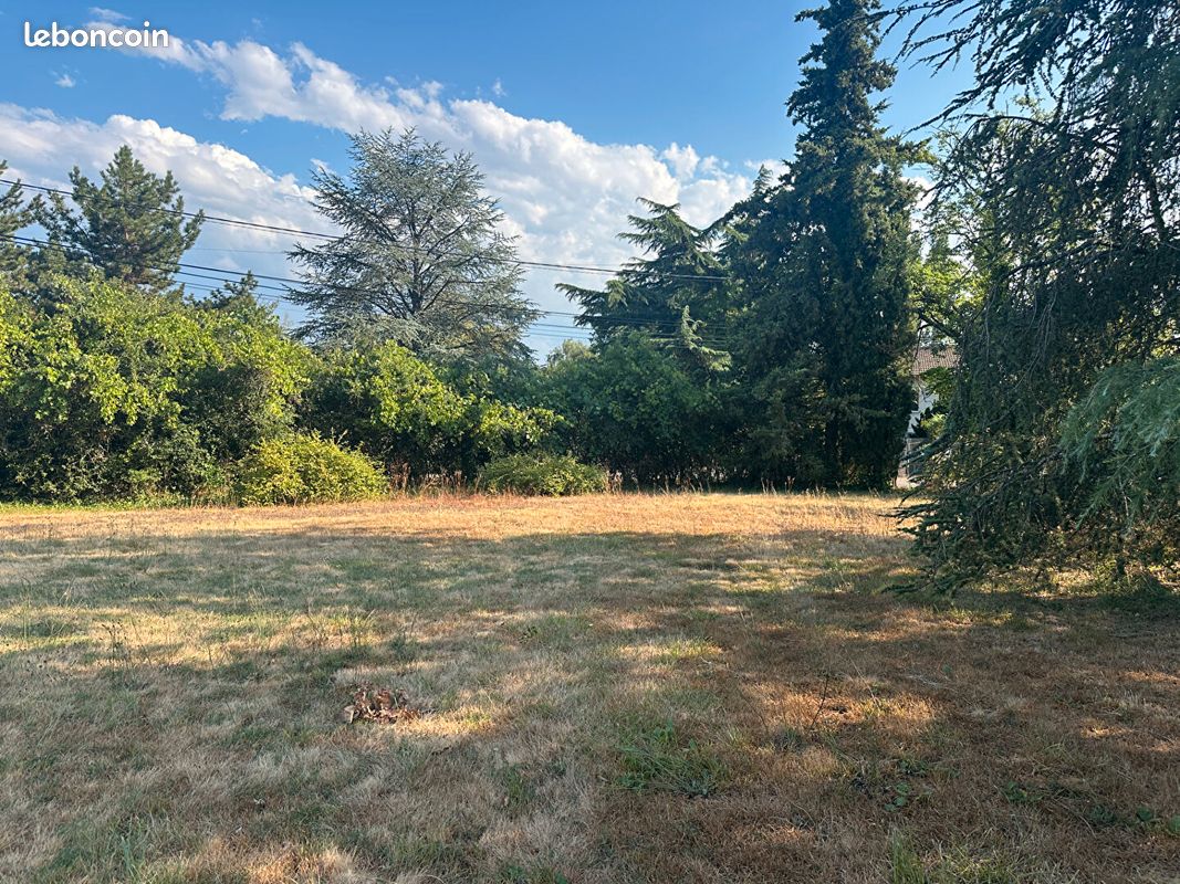 Terrain 450 m² · à Grézieu-la-Varenne · 450 m² · 182 000 €