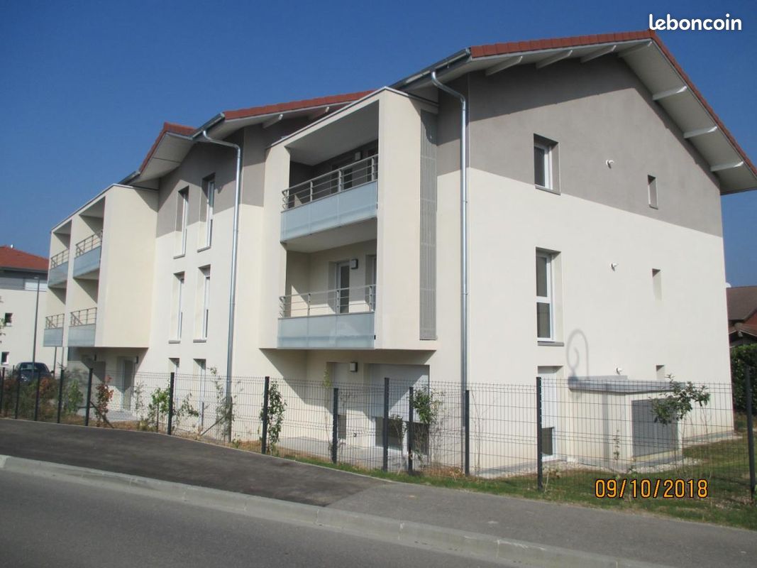 Stationnement / Parking · à Veigy-Foncenex · 72 €/mois