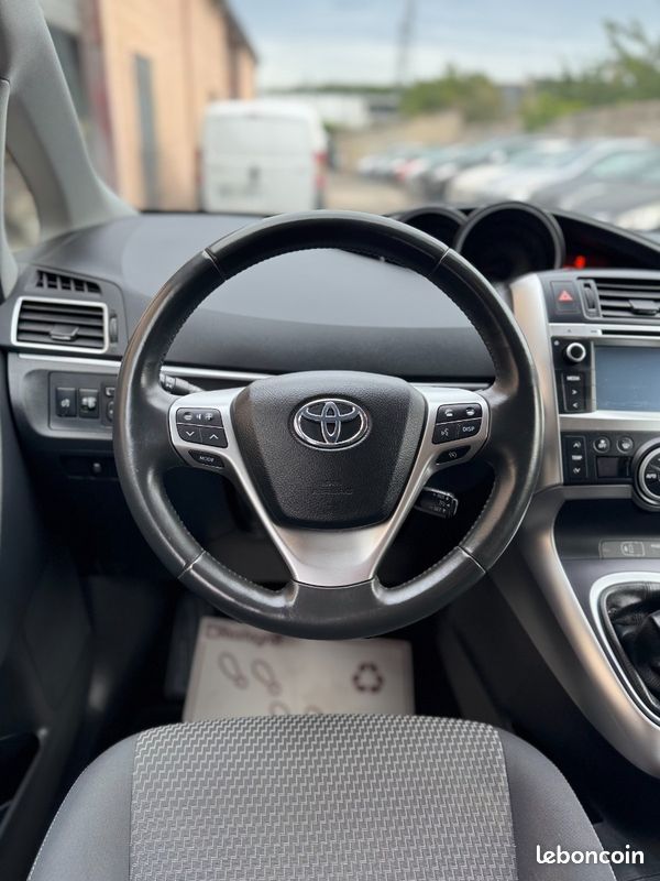 Toyota VERSO 1.6 D-4D 112CH Feel (image 12)