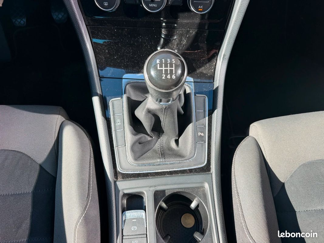 VOLKSWAGEN GOLF 7 2.0 TDI 150 ch BlueMotion Technology Carat avec GPS / RÉGULATEUR / RADAR AVANT ET ARRIÈRE (image 13)