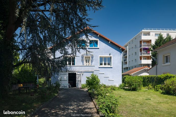 Maison 6 pièces 195 m² — 12