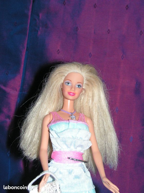 BARBIE N° 68421 FASHIONITAS 1998 plus une tenue (image 2)