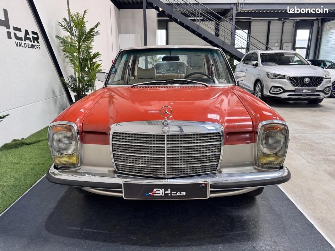 MERCEDES 200200 W114 / 95ch / DOSSIER HISTORIQUE / CUIR BEIGE / SUPERBE ETAT (image 2)