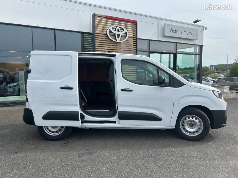 Toyota PROACE CITY Medium Electric 136ch 50 kWh Start Confort 3P MY25 (image 19)