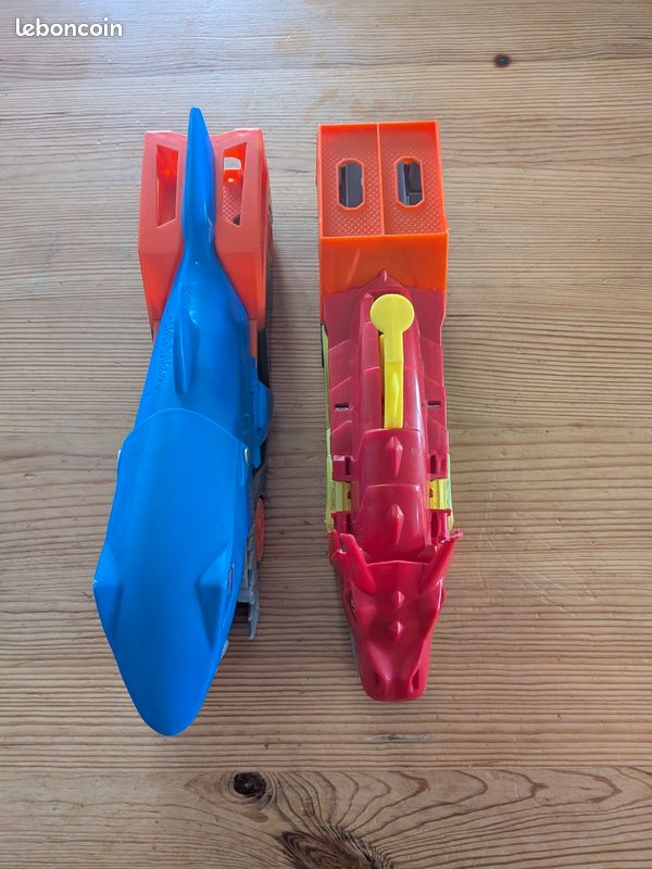 Lots jouet HOTWHEELS circuit et transporteurs (image 1)