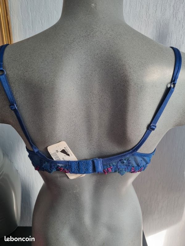EPRISE DE LISE CHARMEL NUIT ELEGANCE SLIP HAUT NUIT SAPHIR
