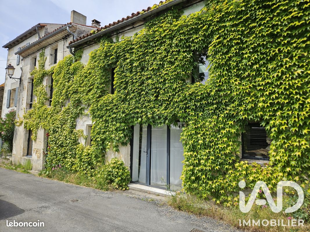 Maison 7 pièces 160 m² · à Saint-Sauvant · 160 m² · 399 000 €