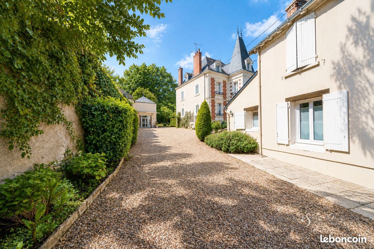 Maison 27 pièces 700 m² · à Amboise · 700 m² · 2 490 000 €