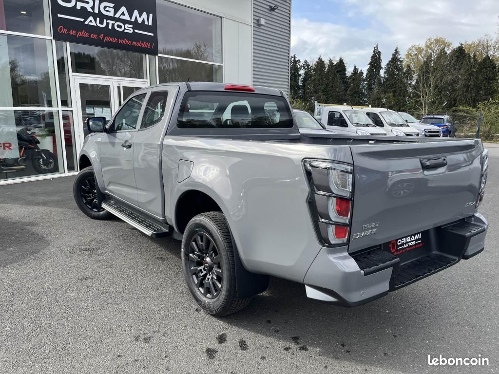 ISUZU D-MAX NOUVEAU * 39 158 HT *SPACE CABINE 2.2L D NITRO SPORT BVA8 4x4 PICK UP 2026 (image 2)