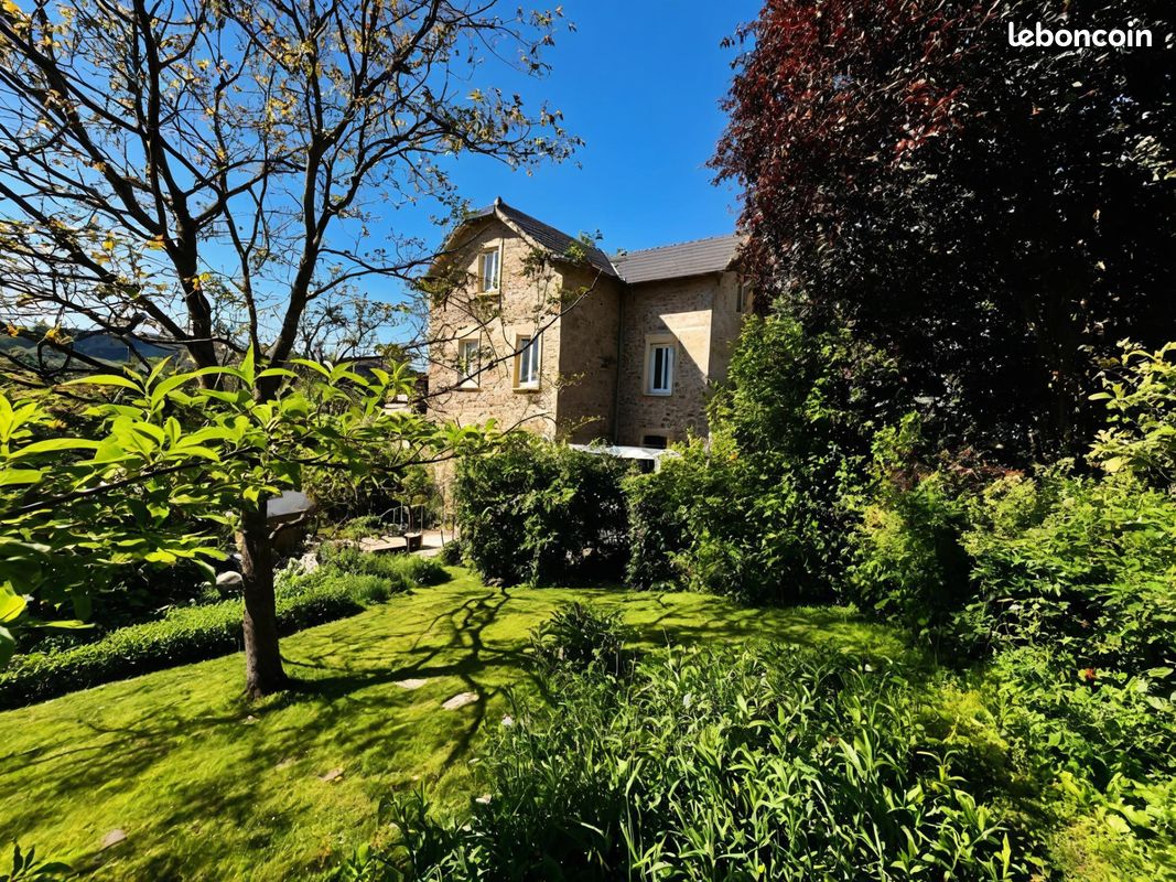 Maison 8 pièces 219 m² · à Cours · 219 m² · 259 000 €