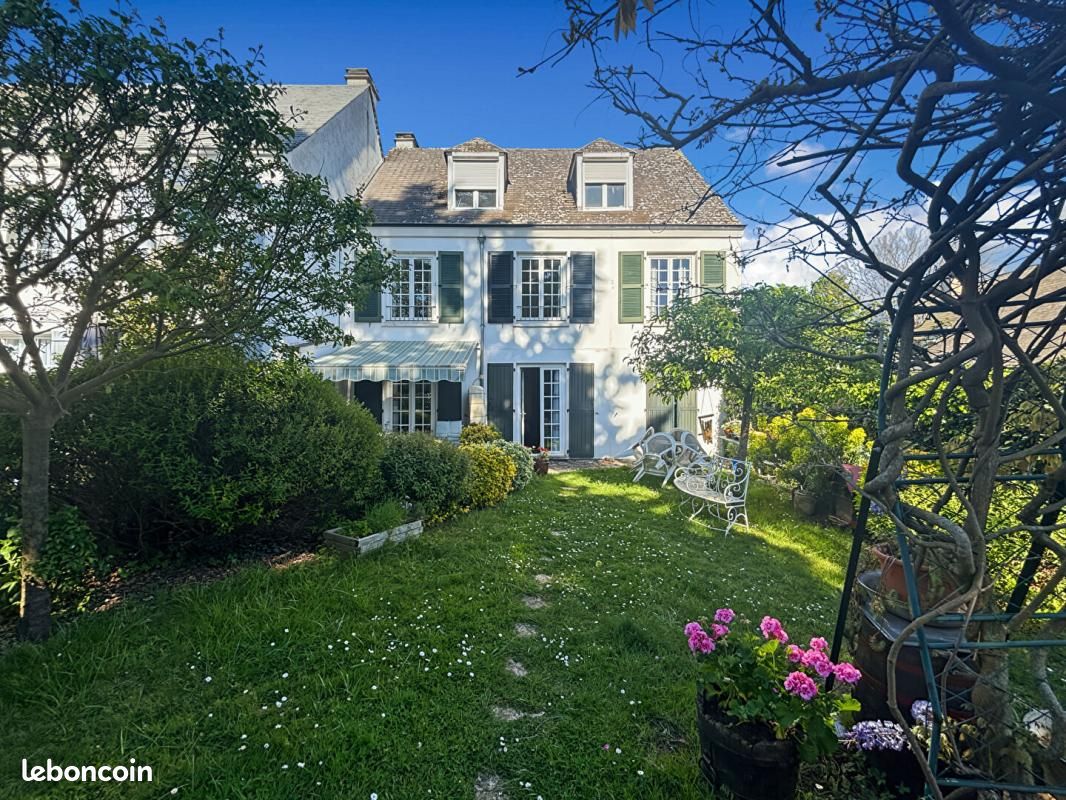Maison 8 pièces 170 m² · à Vert-Saint-Denis · 170 m² · 305 000 €