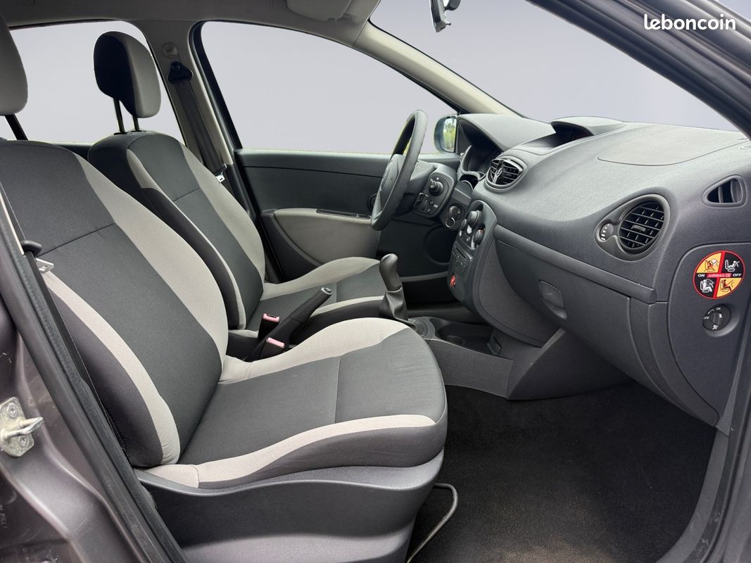 RENAULT CLIO III 1.2 16V 75 Access 10 000KM / PREMIÈRE MAIN / GARANTIE 12 MOIS (image 15)