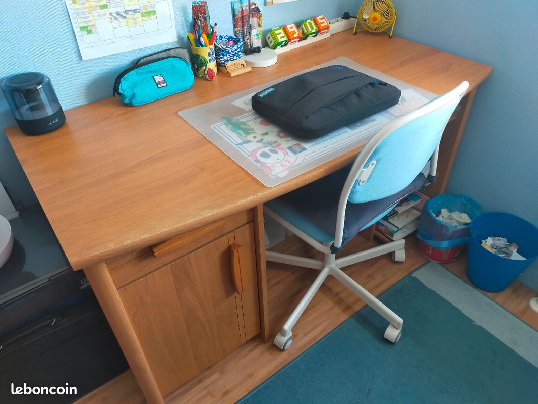 Bureau (image 1)