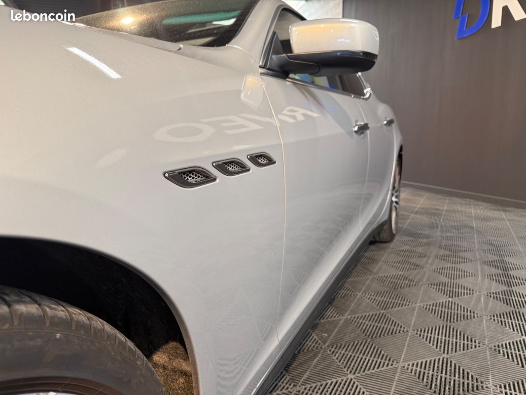 MASERATI GHIBLI 3.0 V6 410 s Q4 A / 3EME MAIN / SUIVI COMPLET MASERATI / TOIT OUVRANT / CAMERA DE RECUL (image 31)