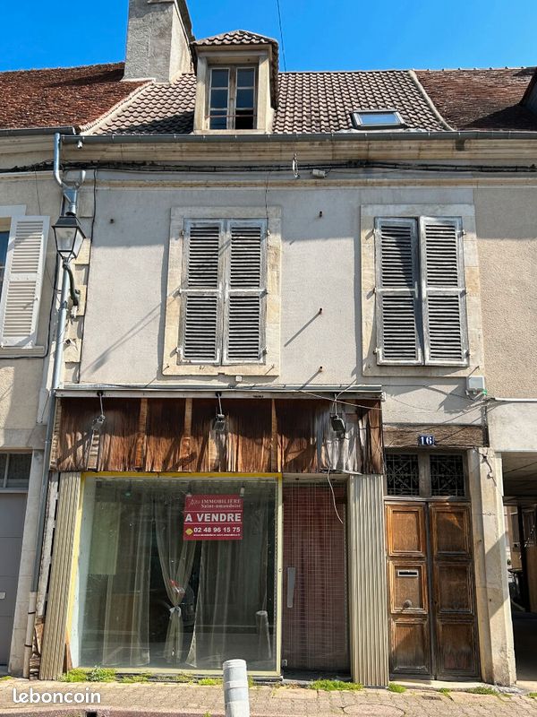 Maison 7 pièces 104 m² · à Saint-Amand-Montrond · 104 m² · 34 000 €