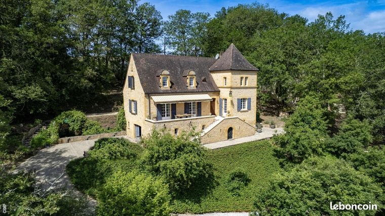 Maison 7 pièces 210 m²