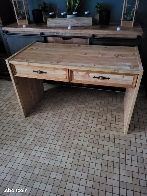 Bureau en bois (image 1)