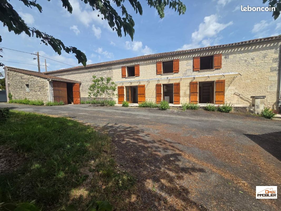 Maison 7 pièces 170 m² · à Hiersac · 170 m² · 262 000 €