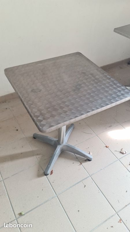 Table extérieur inox (image 1)