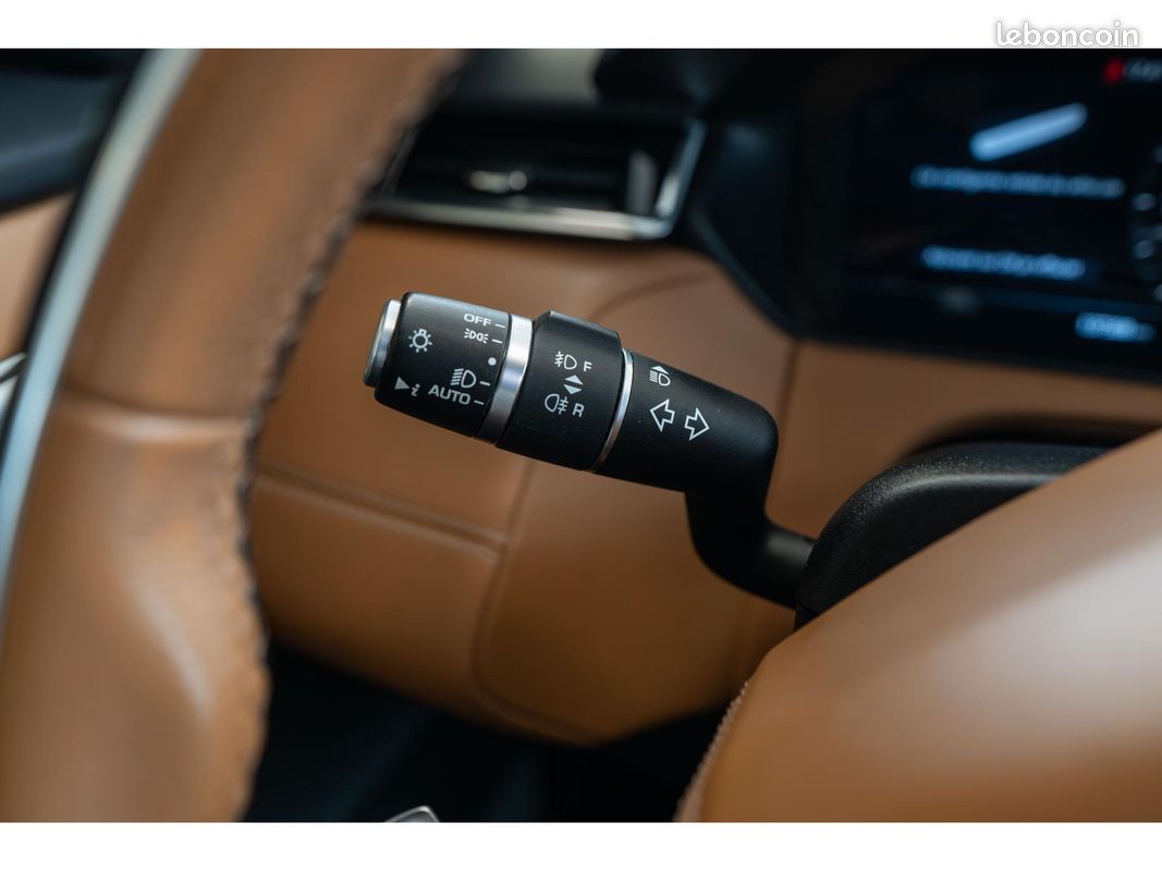 LAND ROVER RANGE ROVER VELAR 3.0 V6 D300 - BVA R-Dynamic HSE (image 28)