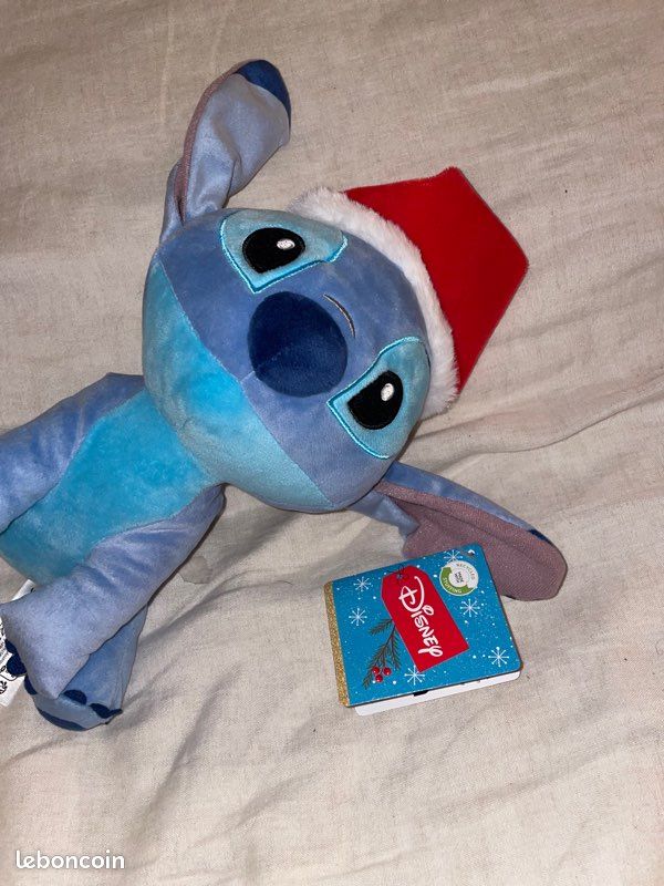 Lot stitch Disney Noël peluche bonnet Noël + vaisselle enfant / neuf (image 4)