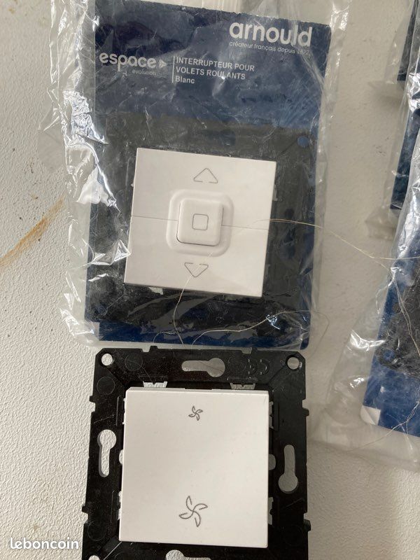Lot Arnould Espace Evolution NEUF - Prises, interrupteurs, boutons poussoirs, radars, enjoliveurs simples, doubles, triples, etc (image 9)