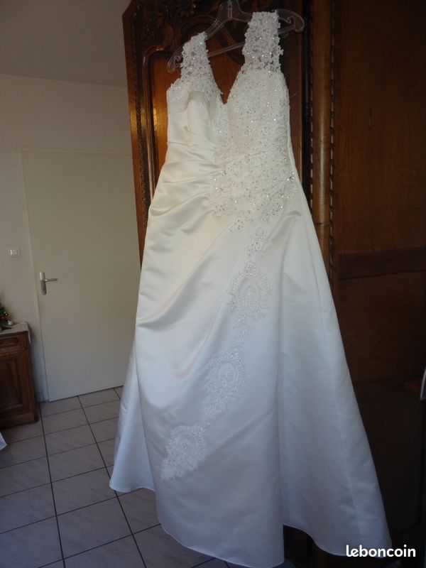 ROBE DE MARIEE taille 42 avec son étole (image 2)